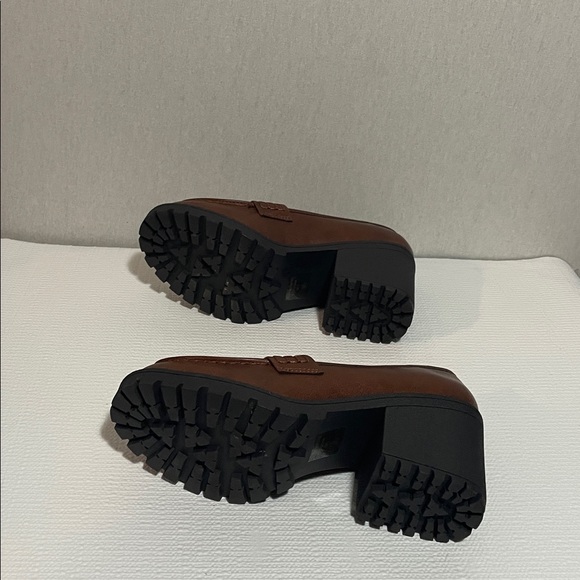 Soda Women's Chocolate Brown Loafers
Size 8M - Picture 5 of 8